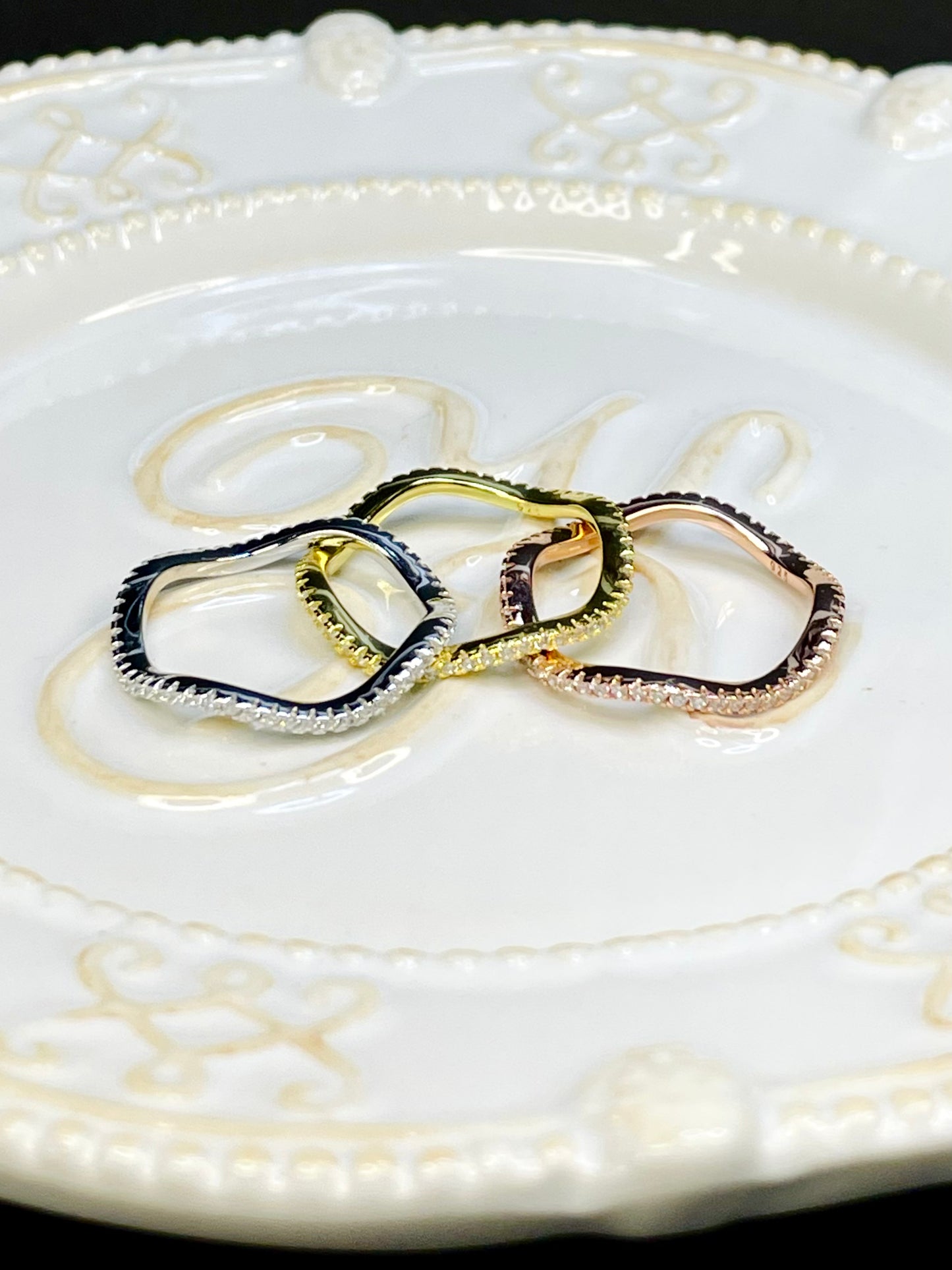 Anillo Banda Zircones