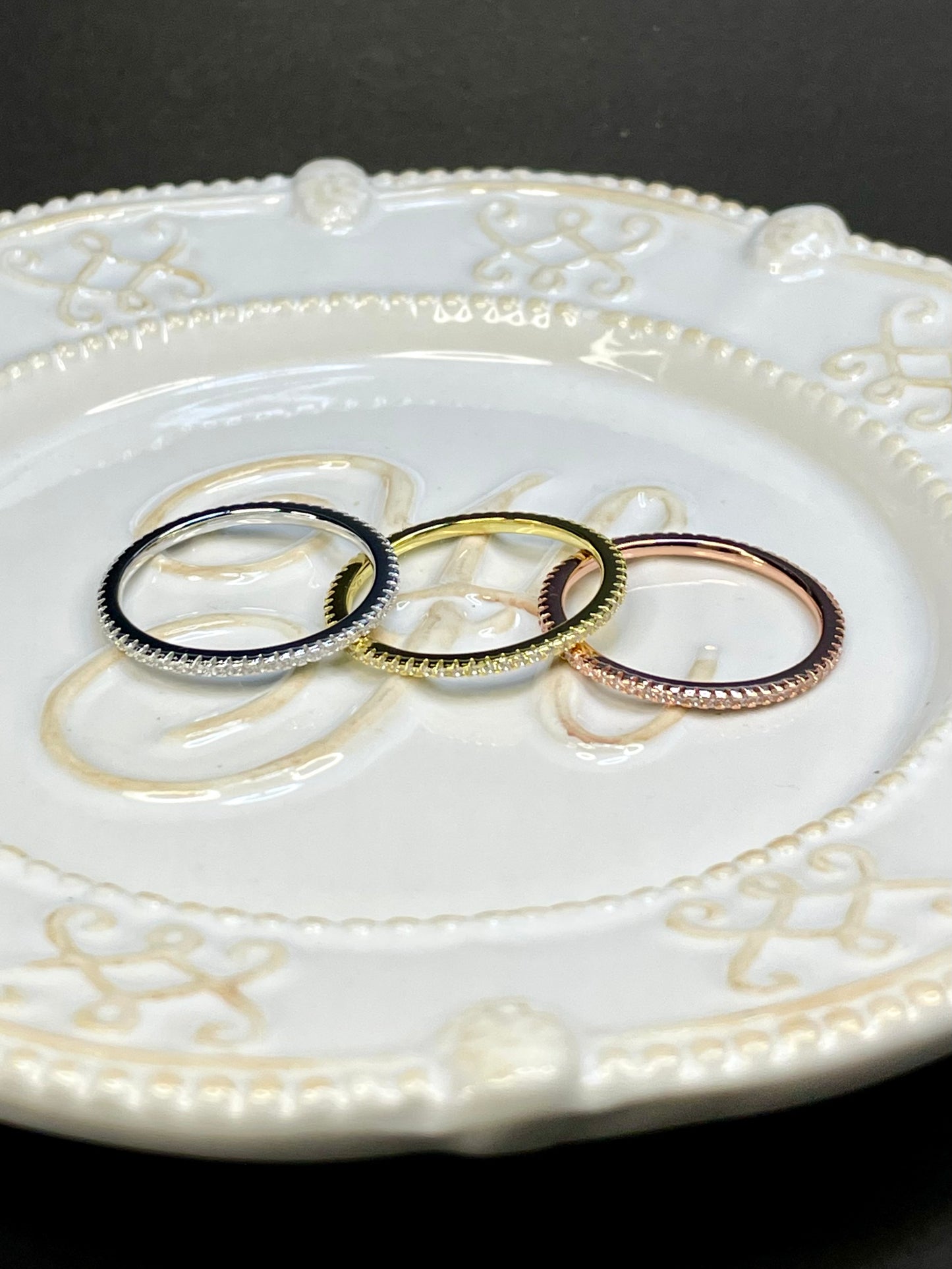 Anillo Banda Zircones