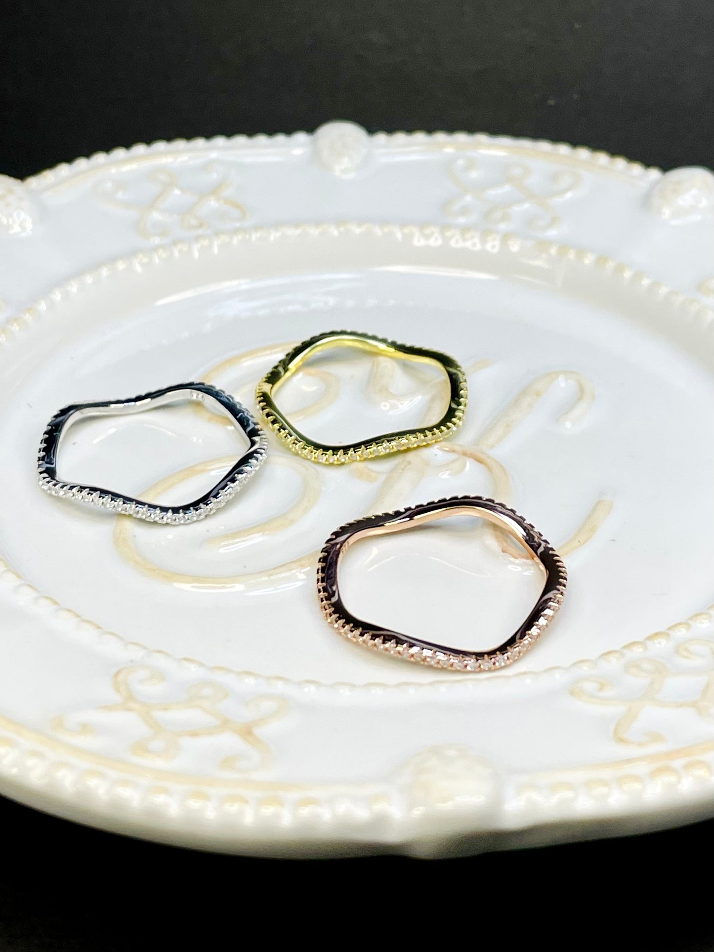 Anillo Banda Zircones