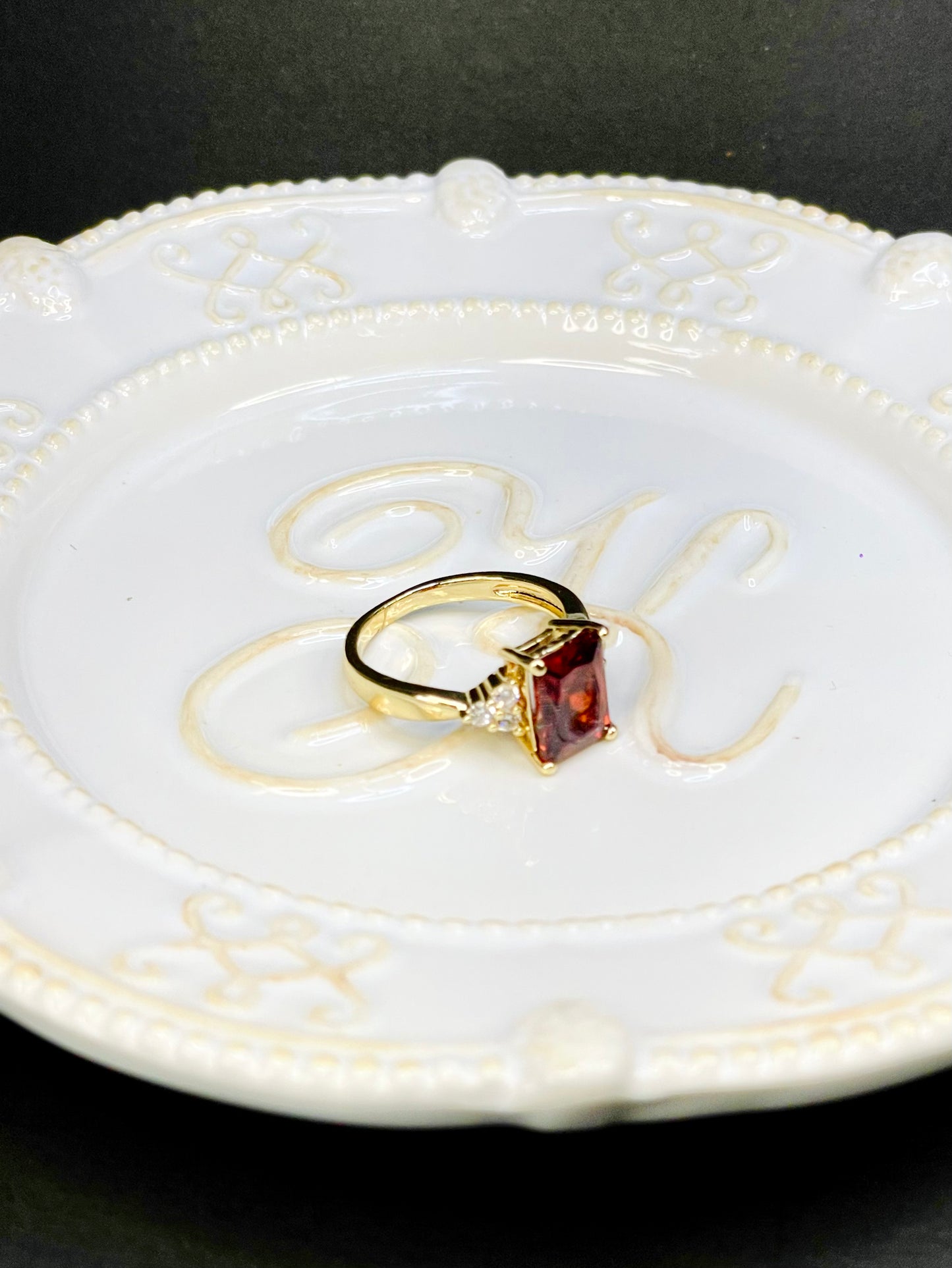 Anillo Zircon Rojo