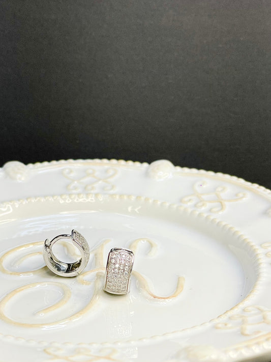 Arete Huggie Zircones