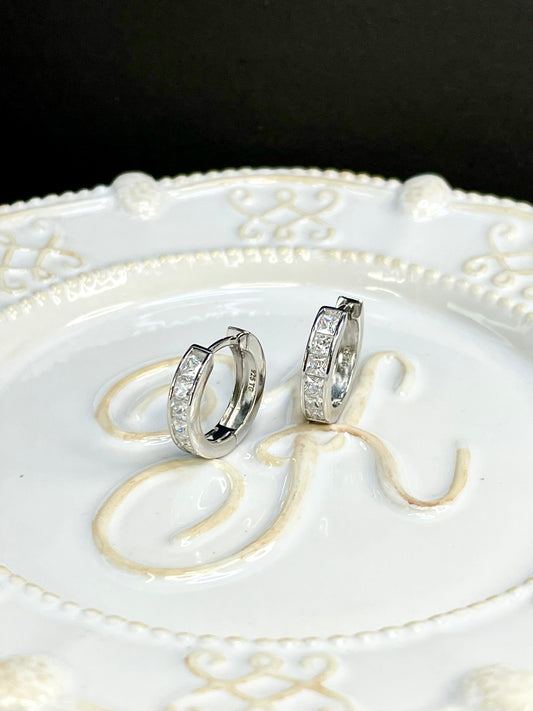 Arete Huggie Zircones