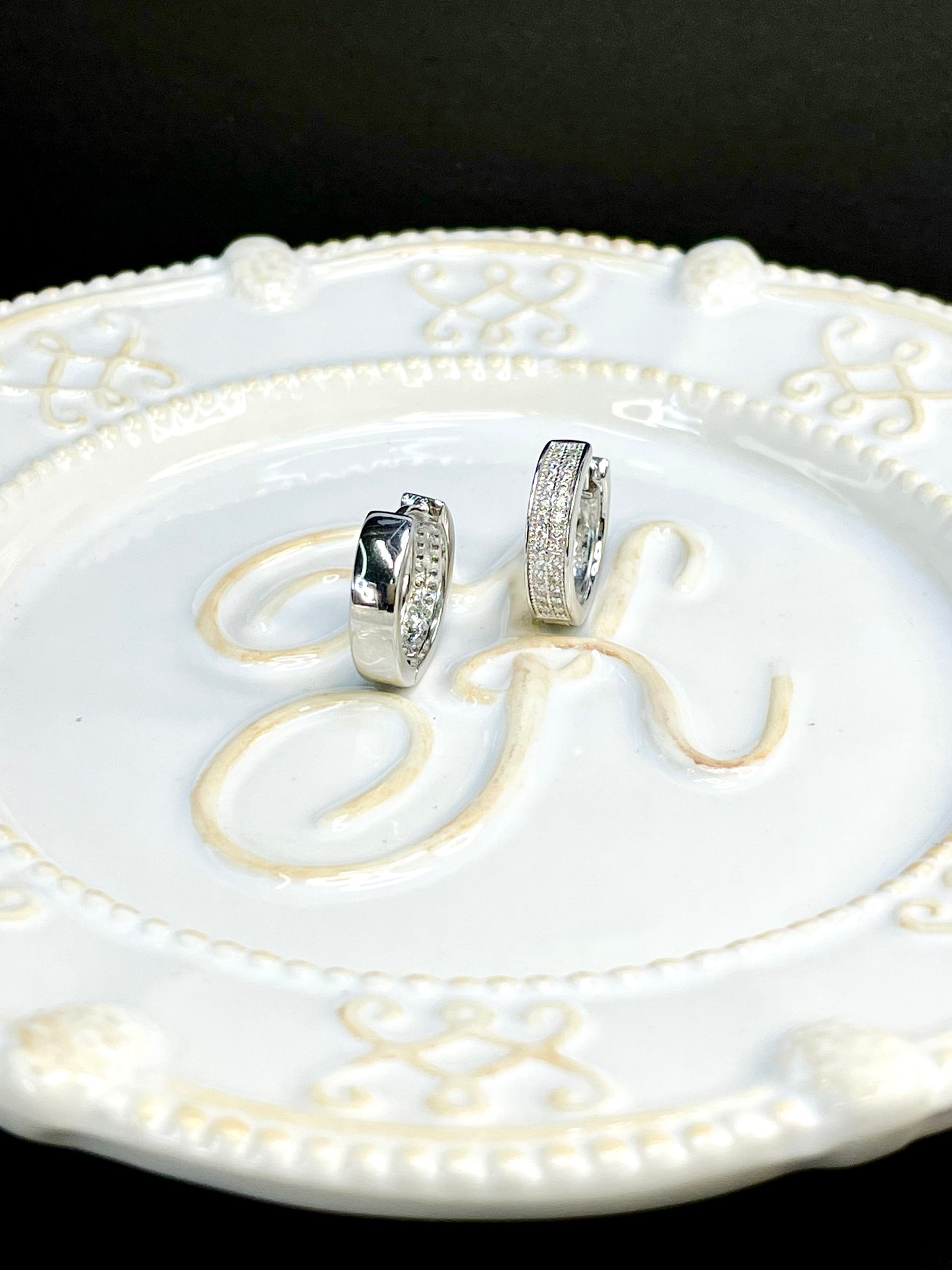 Arete Huggie Zircones