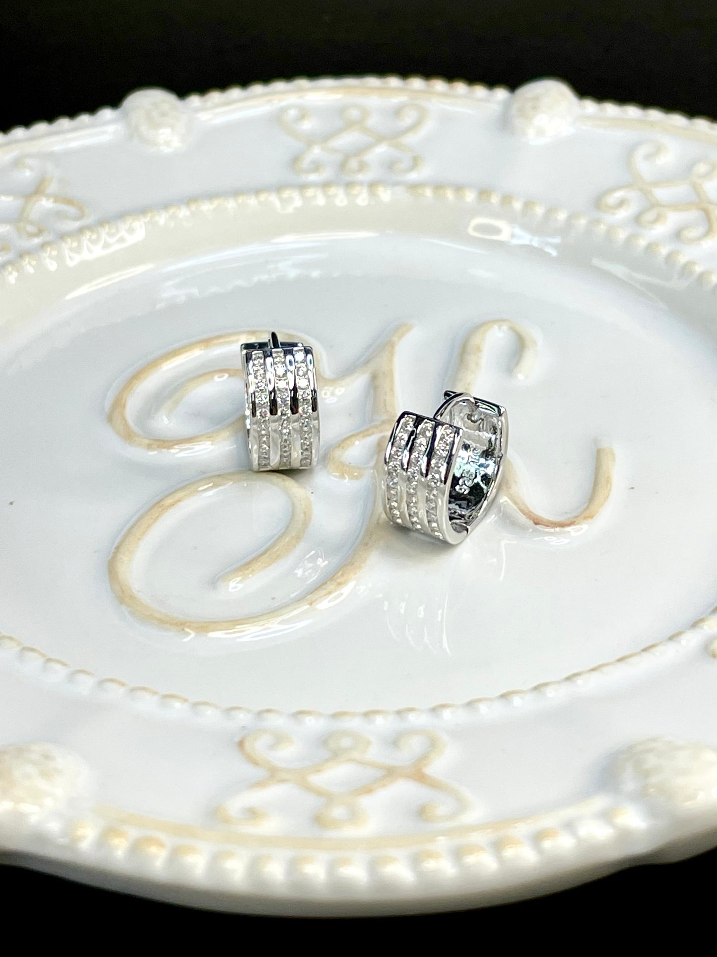 Arete Huggie Zircones