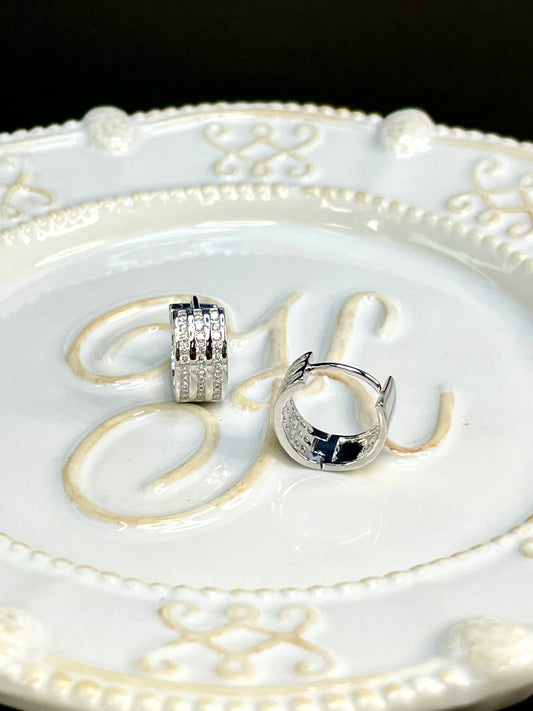 Arete Huggie Zircones