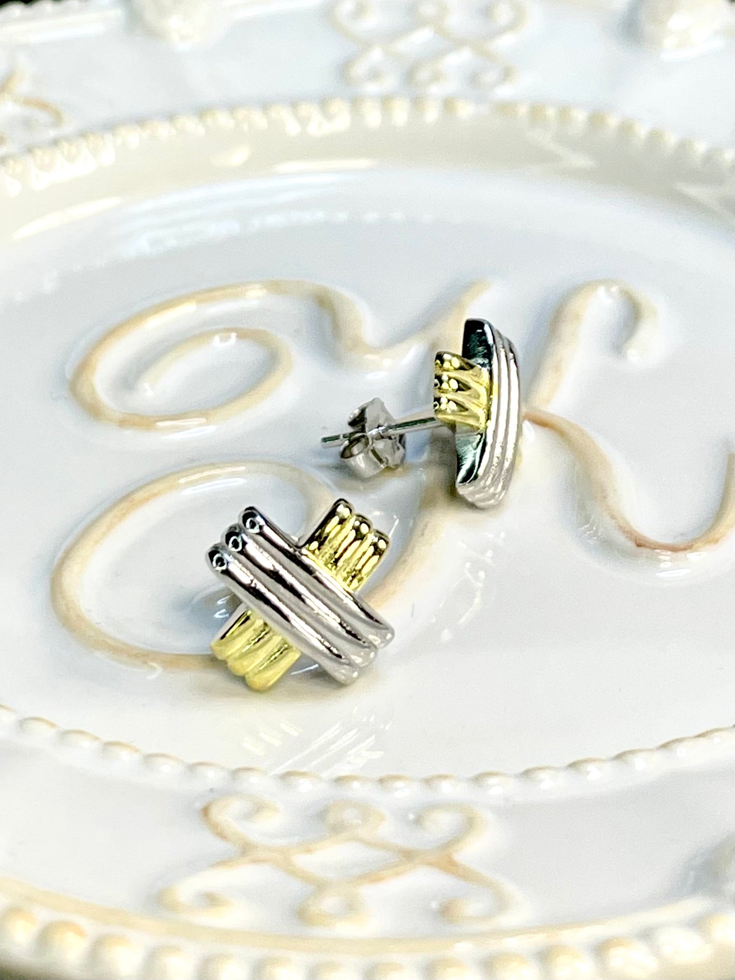 Arete Stud Cruz