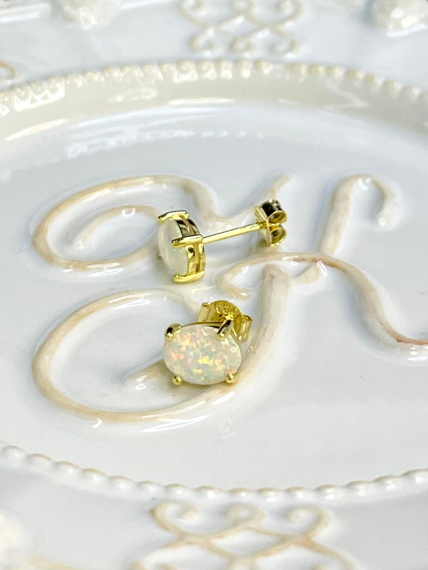 Arete Stud Opalo