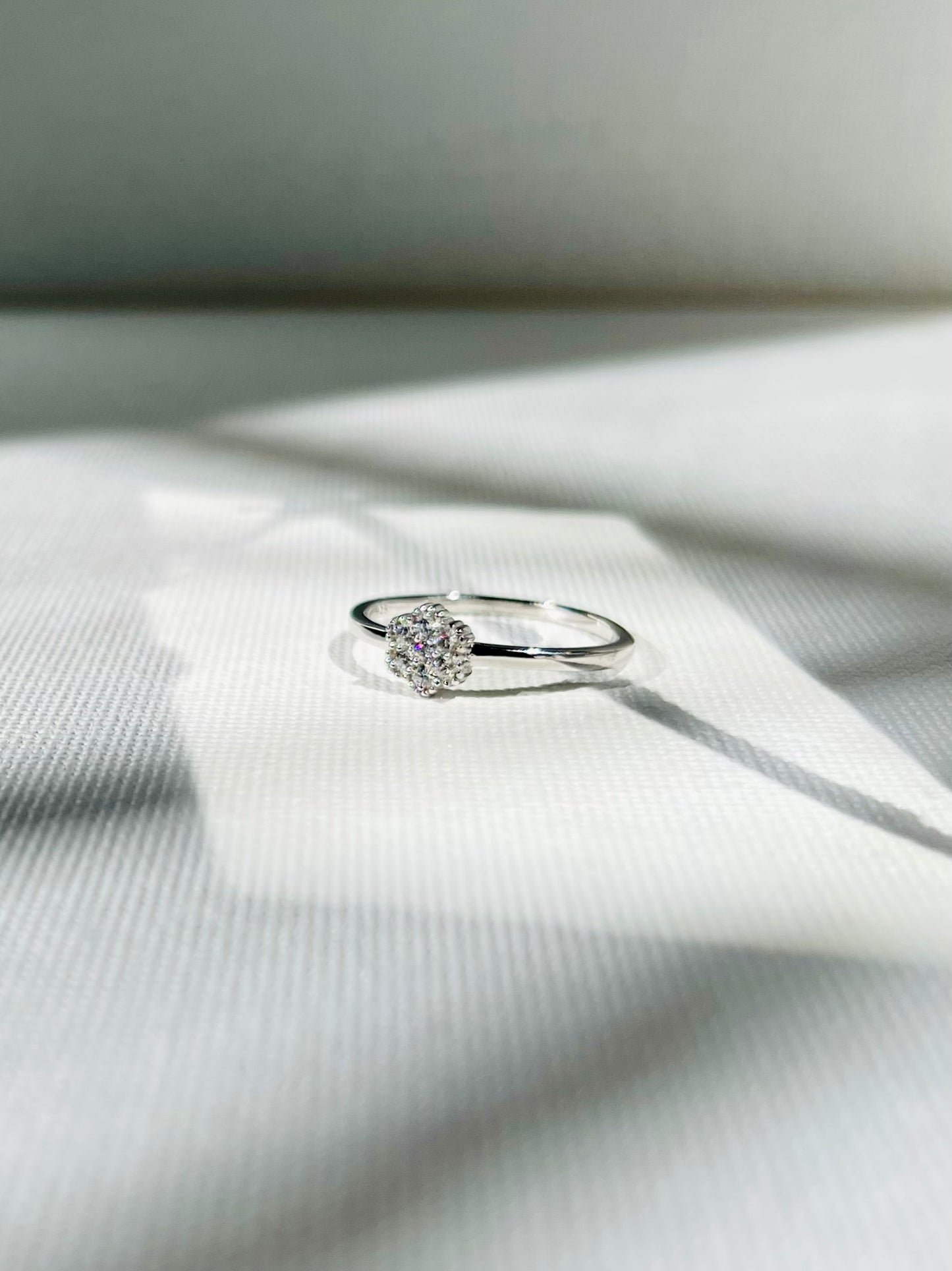 Anillo Zircones Flor