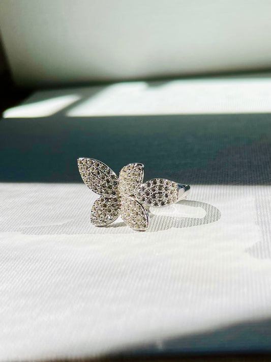 Anillo Zircones Pétalos