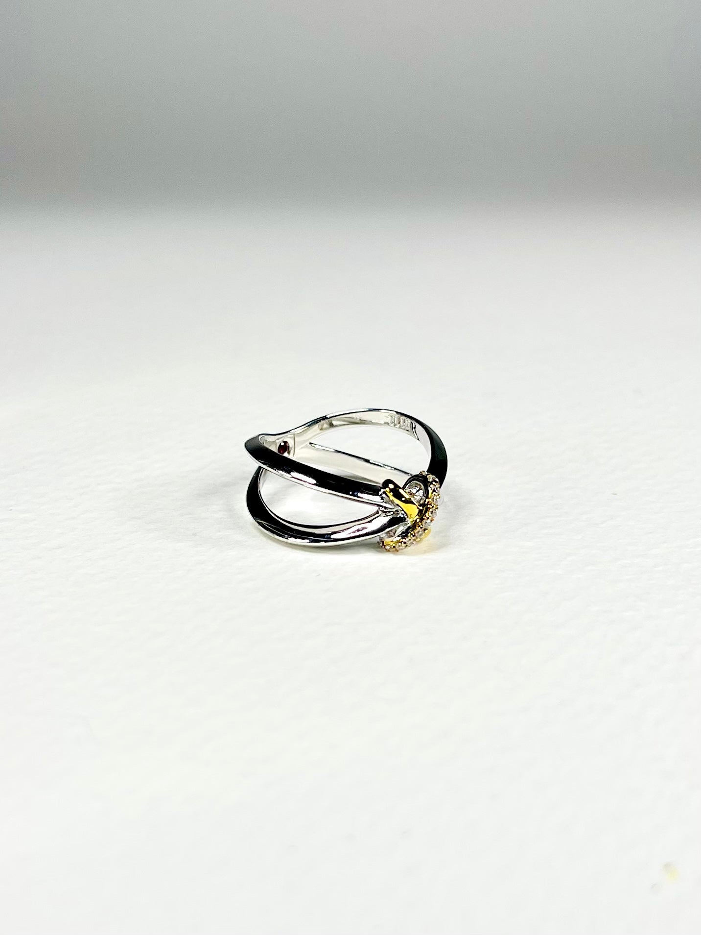 Anillo Zircones X