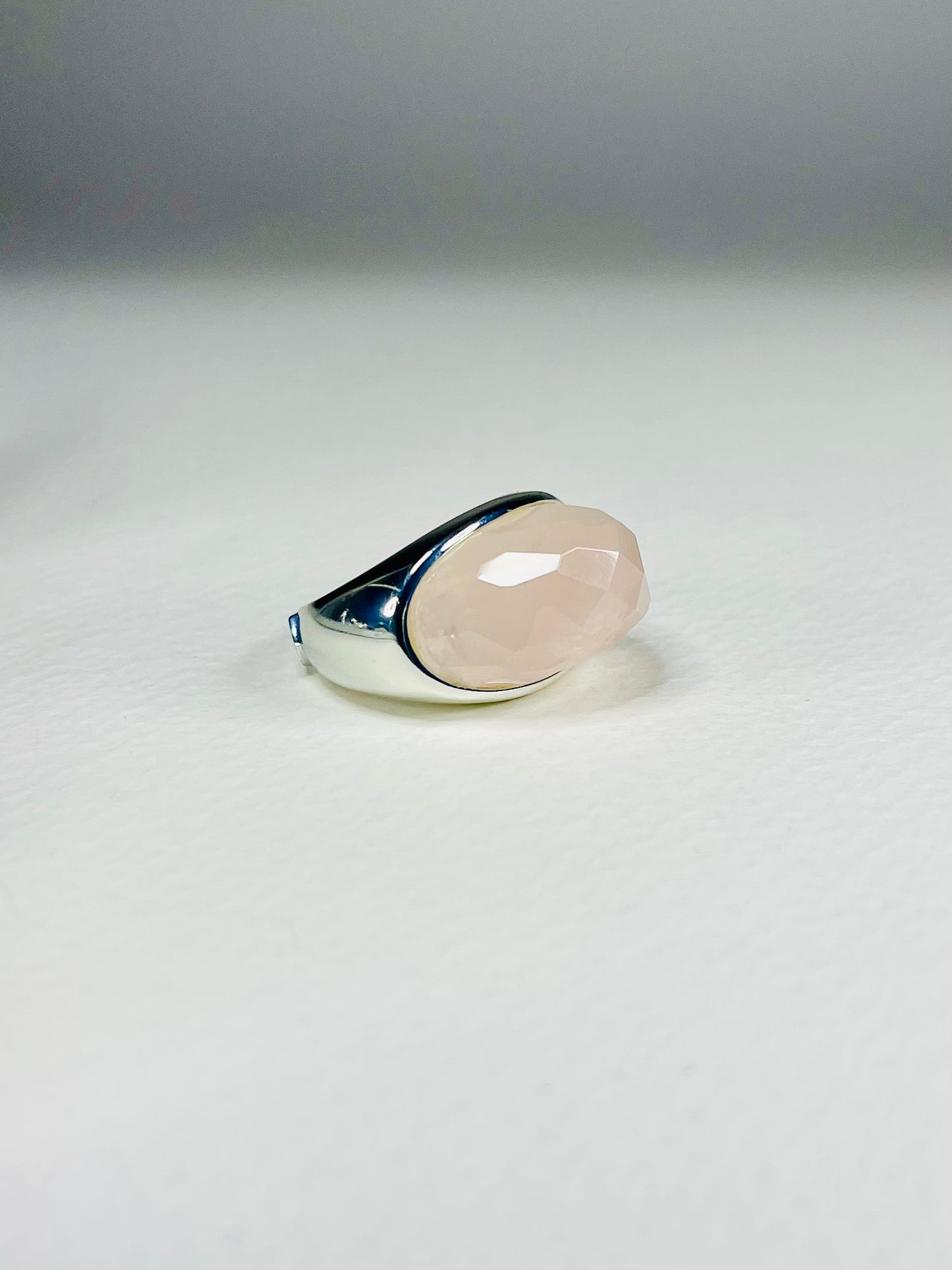 Anillo Cuarzo Rosado Ovalado