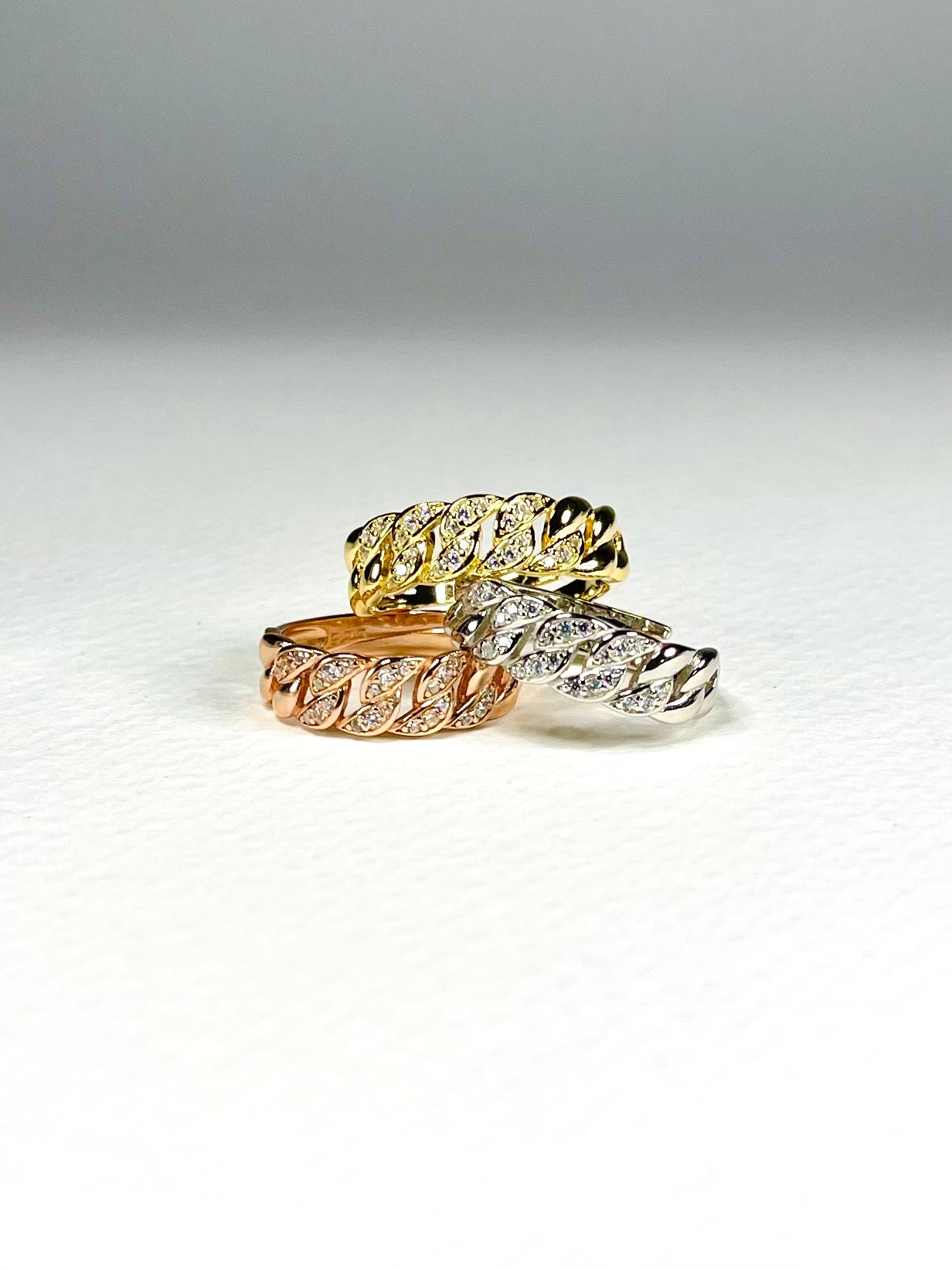 Anillo Zircones Eslabones Cuban