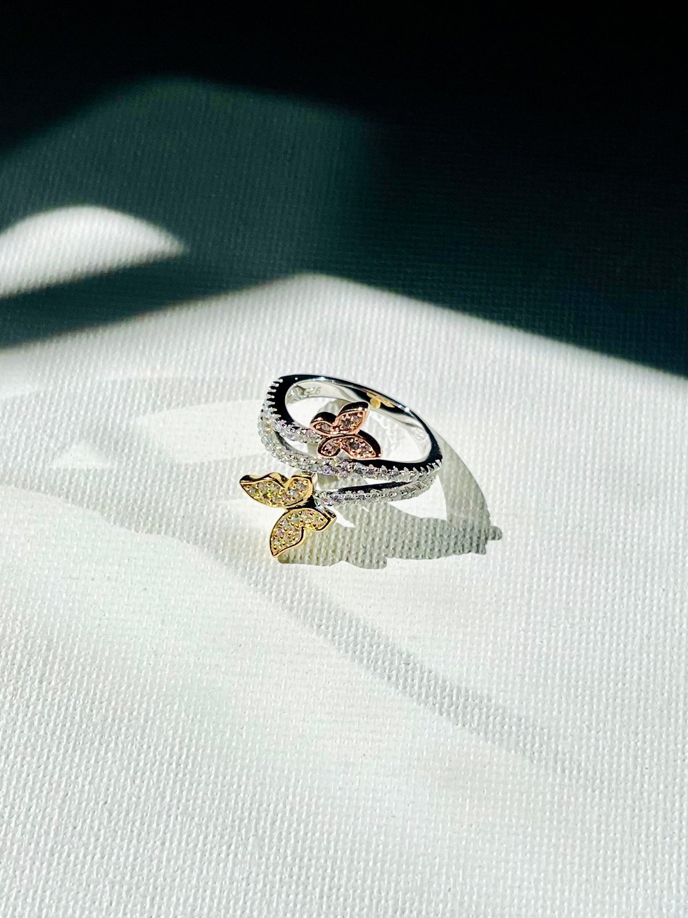 Anillo Zircones Mariposas