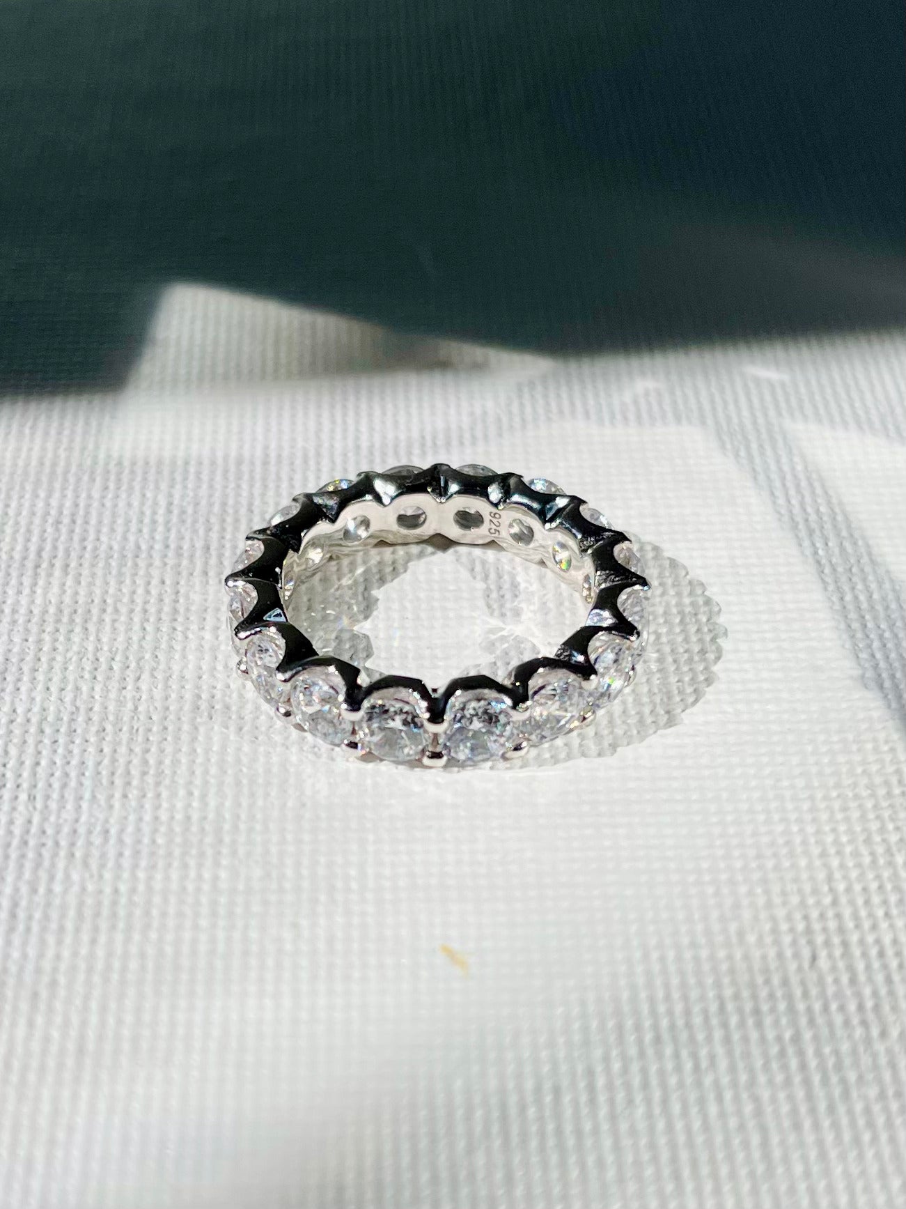 Anillo Banda Zircones Redondos