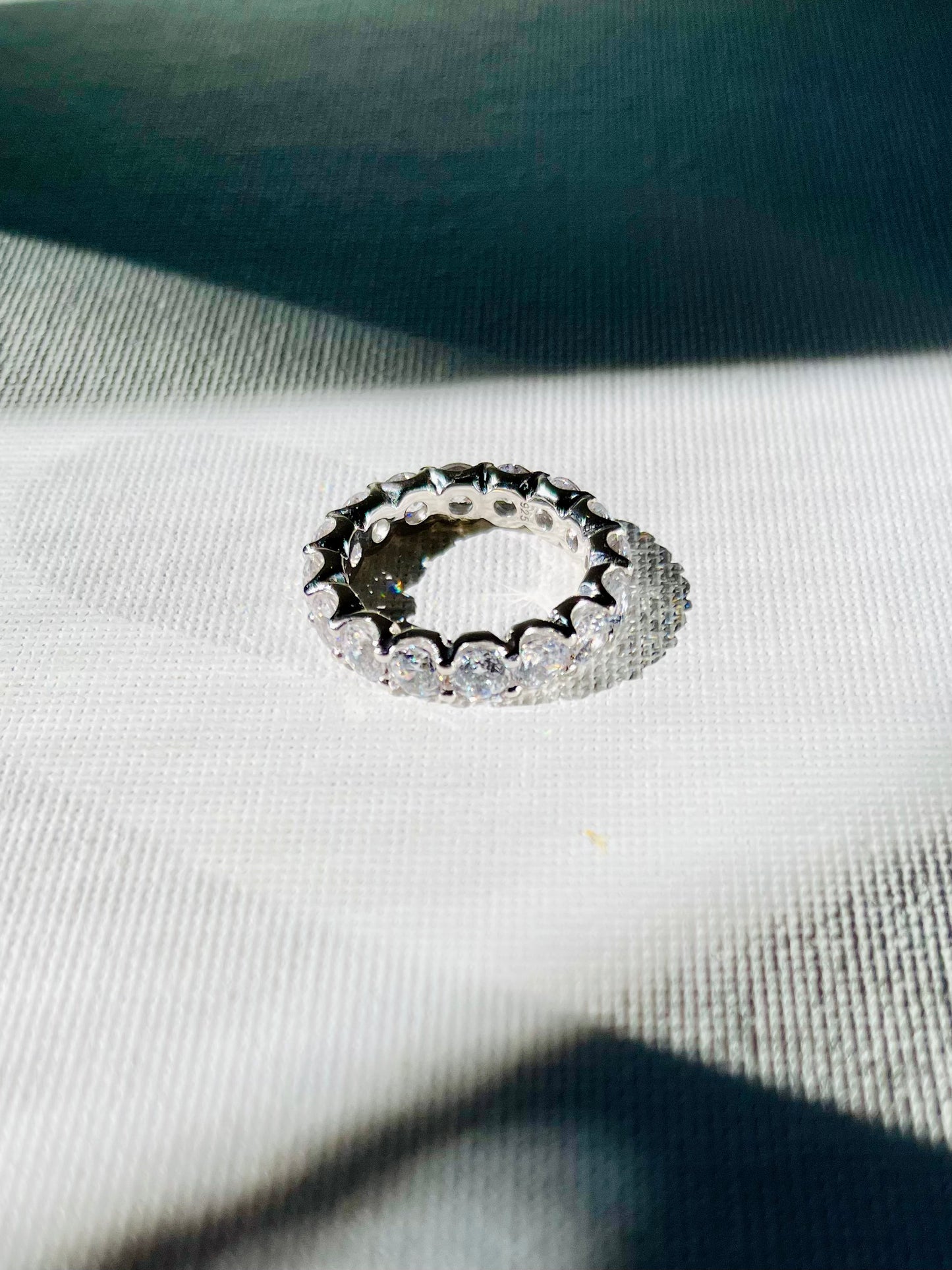 Anillo Banda Zircones Redondos