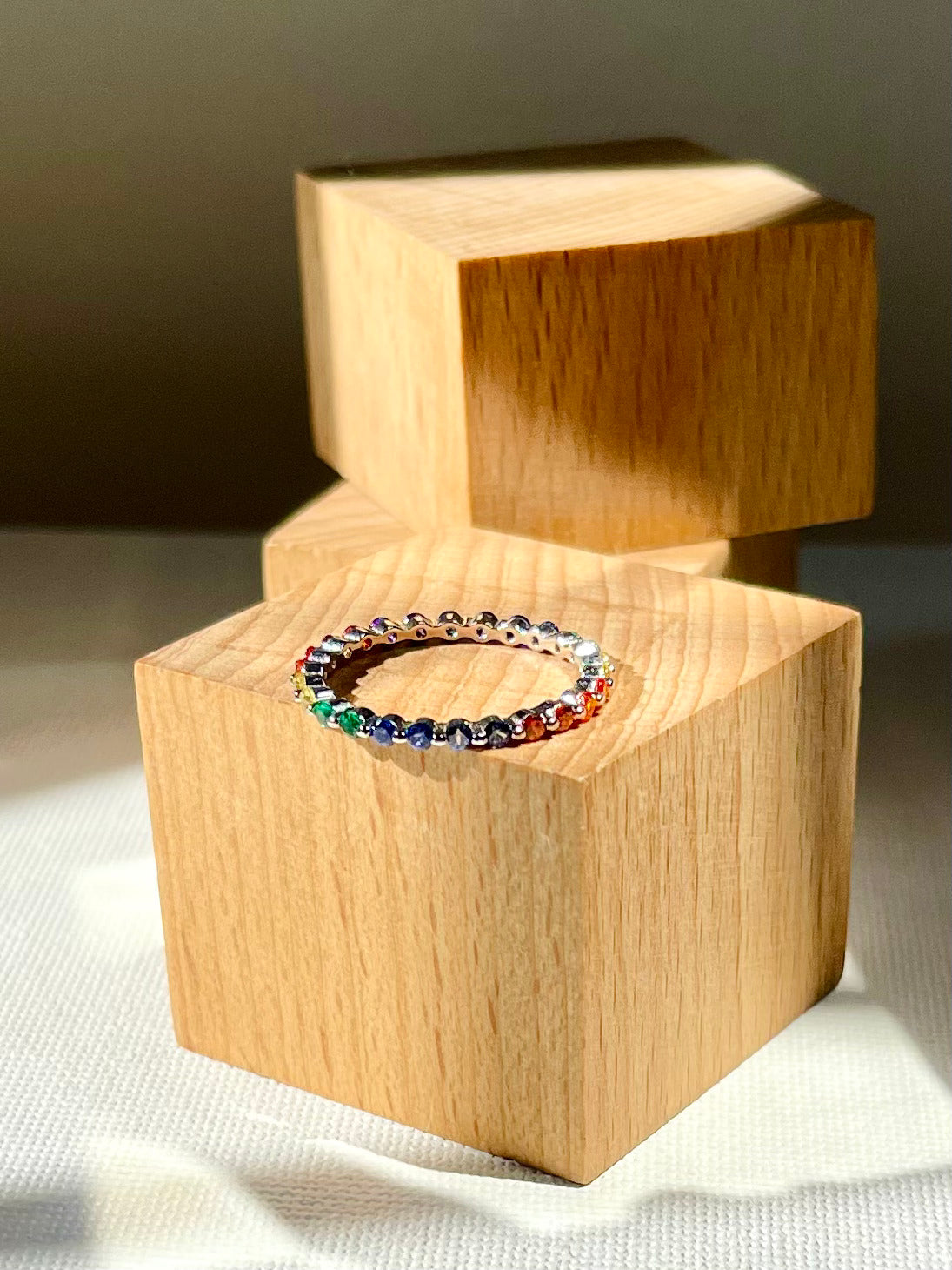 Anillo Zircones Colores Banda