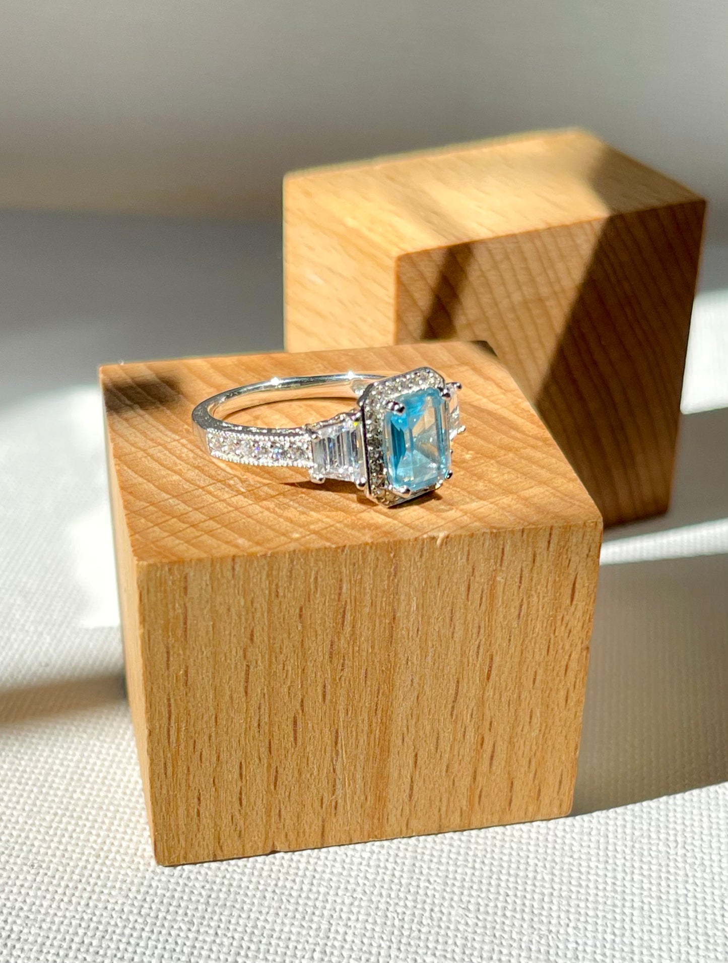 Anillo Zircones Celeste Rectangular