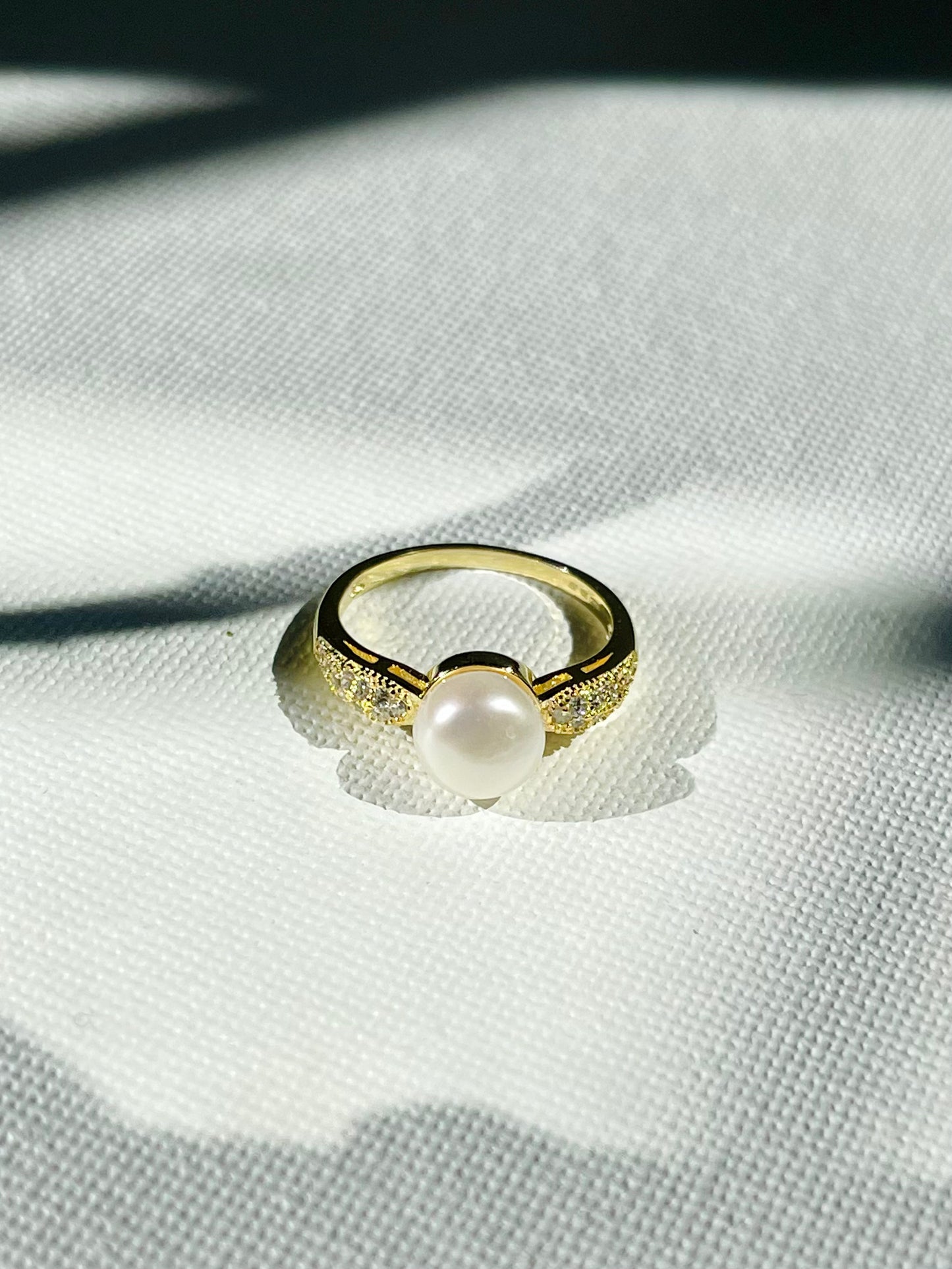 Anillo Perla Zircones