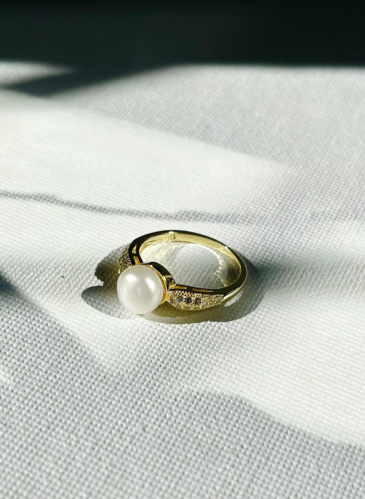 Anillo Perla Zircones