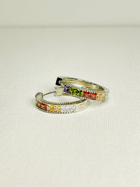Arete huggie Zircón Cuadrado