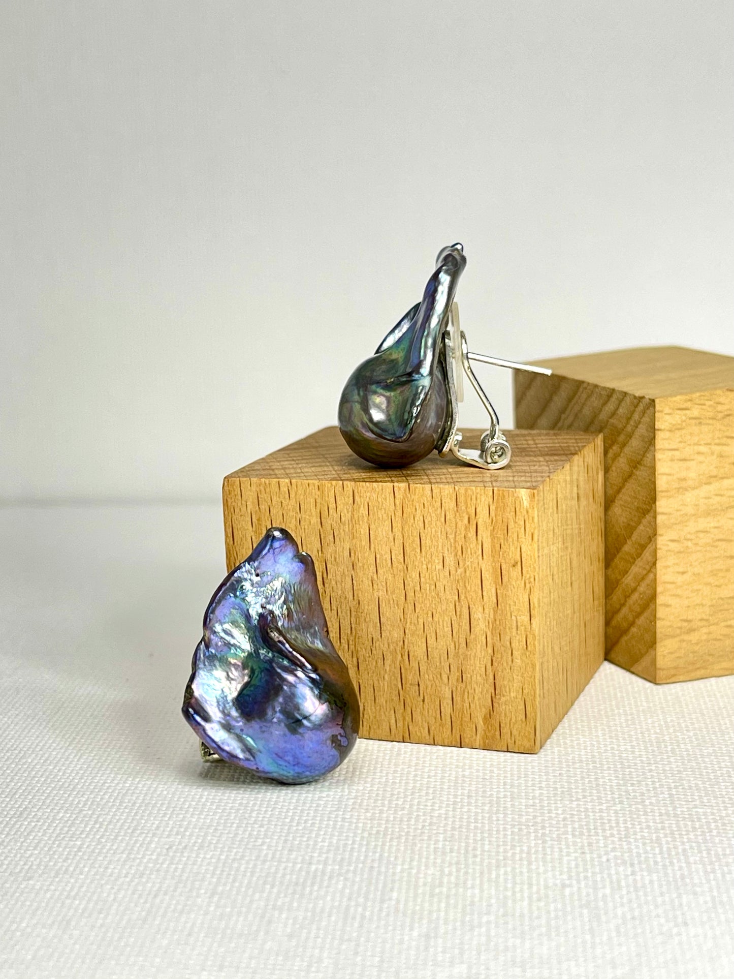 Arete Perla Barroca Gris