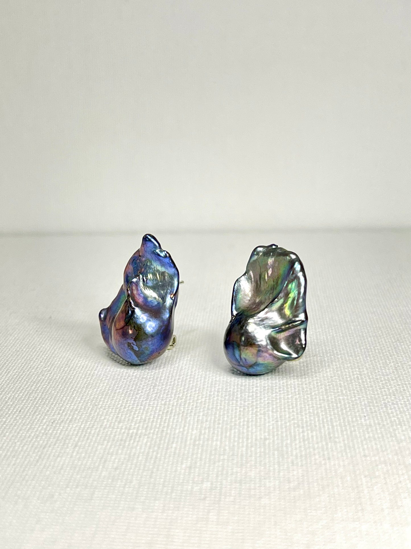 Arete Perla Barroca Gris