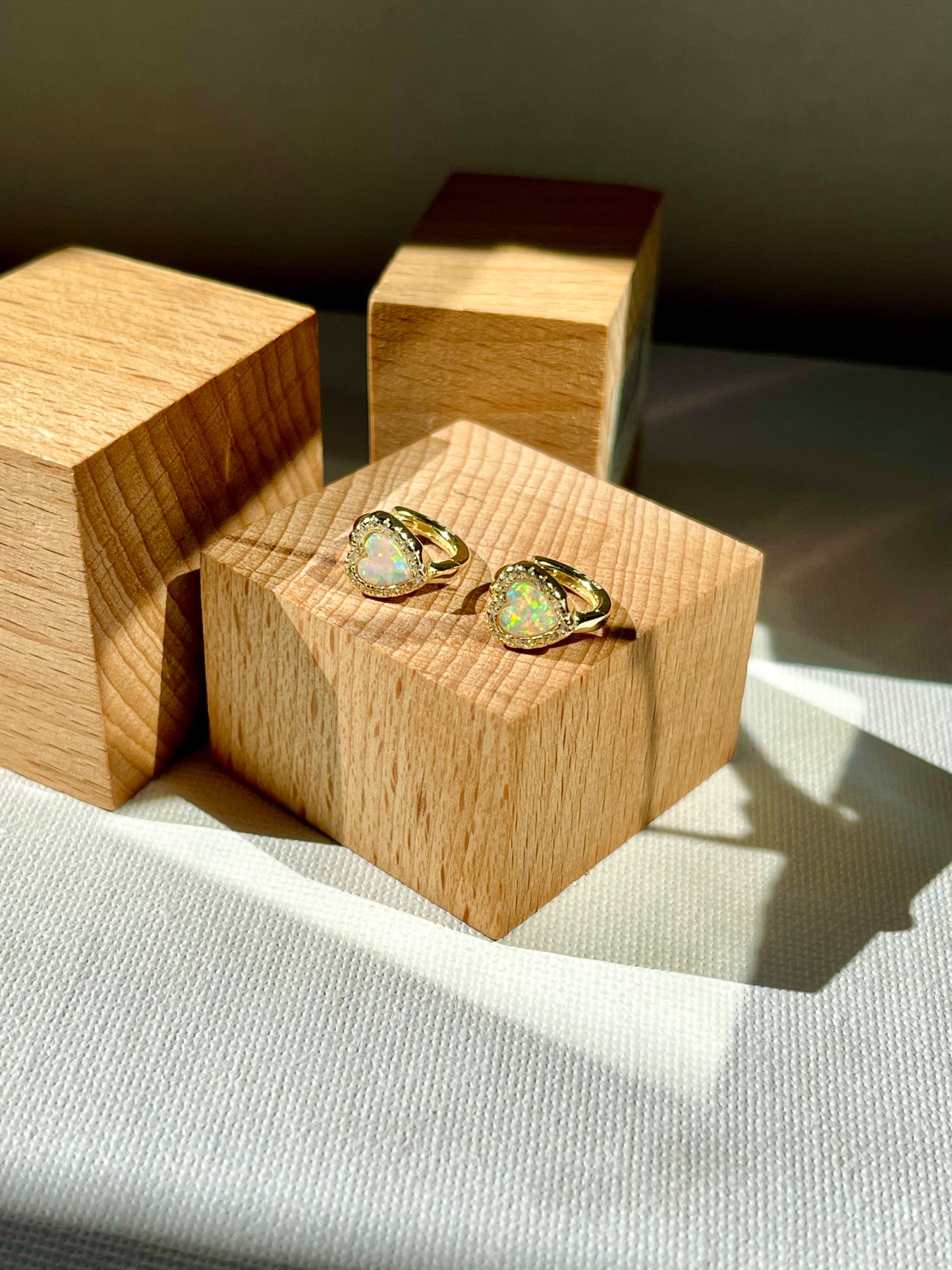 Arete Hugguie Ópalo Zircones Corazón