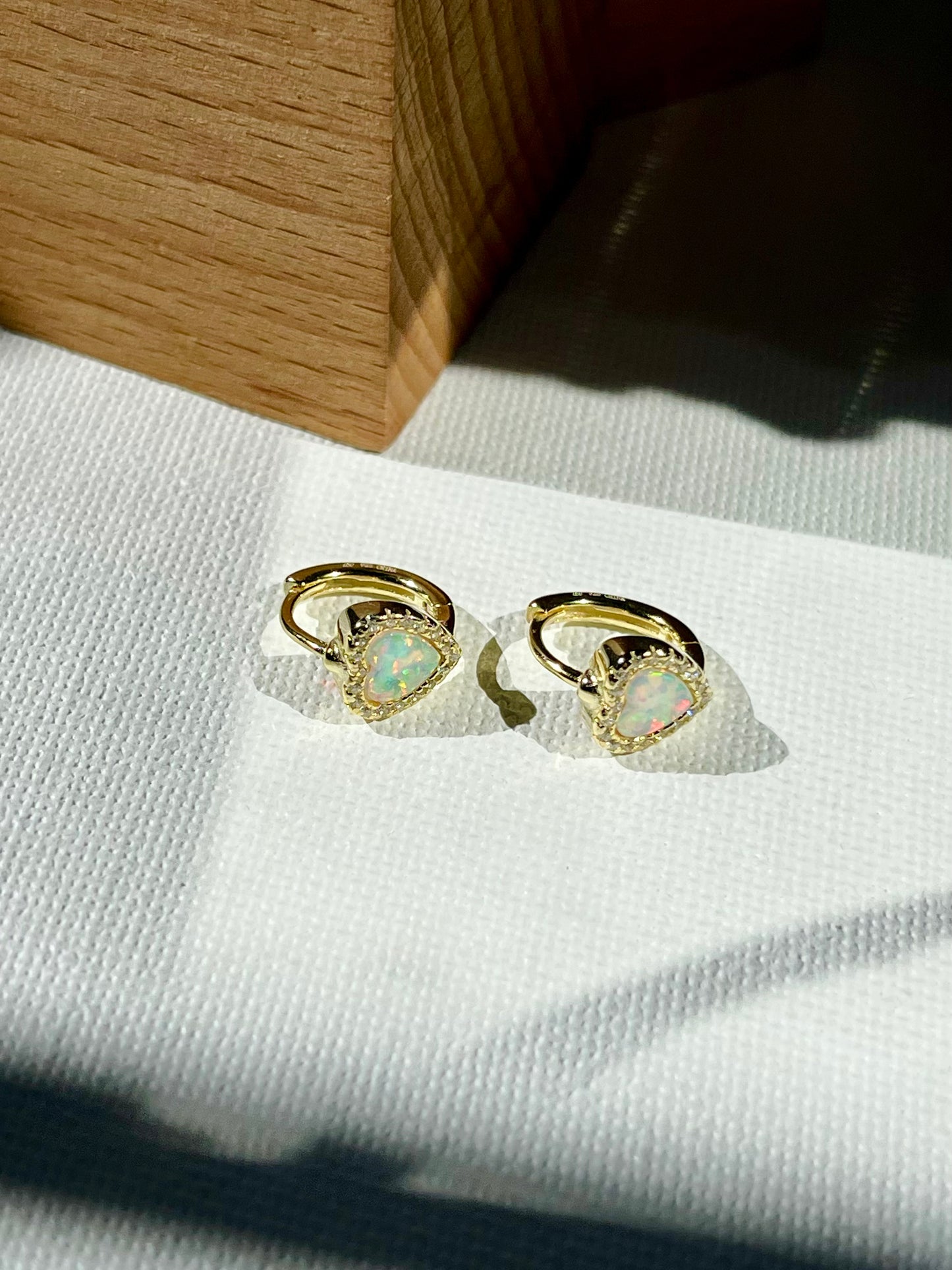 Arete Hugguie Ópalo Zircones Corazón