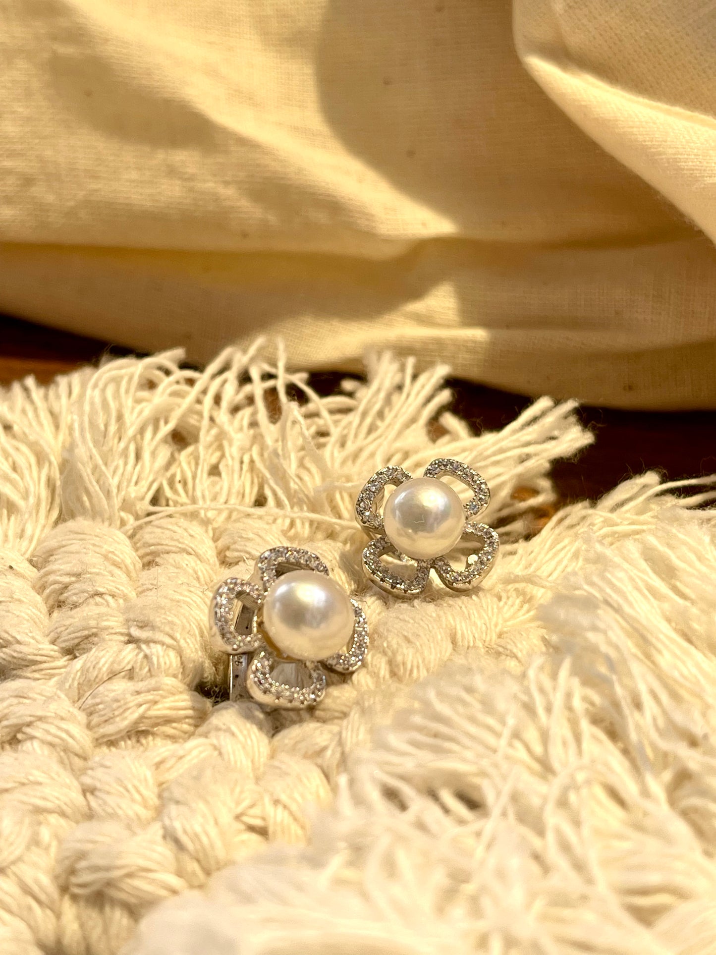 Arete Perla Zircones Flor