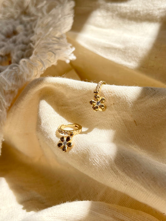 Arete Huggie Zircones Flor
