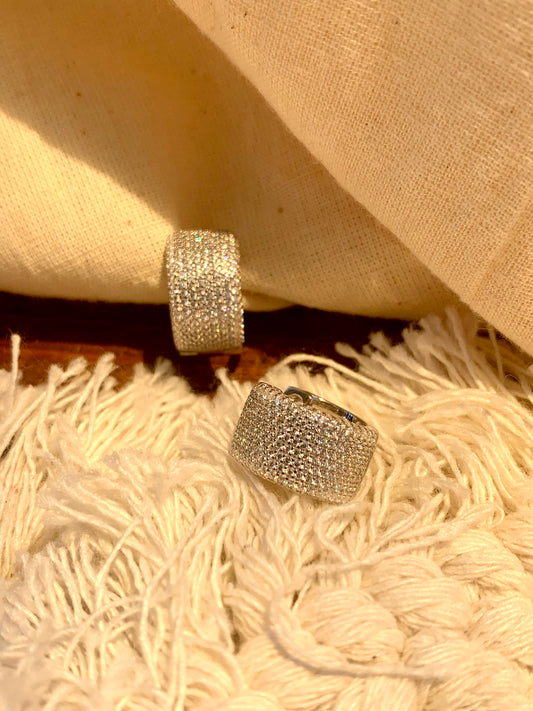 Arete Huggie Clásico Zircones