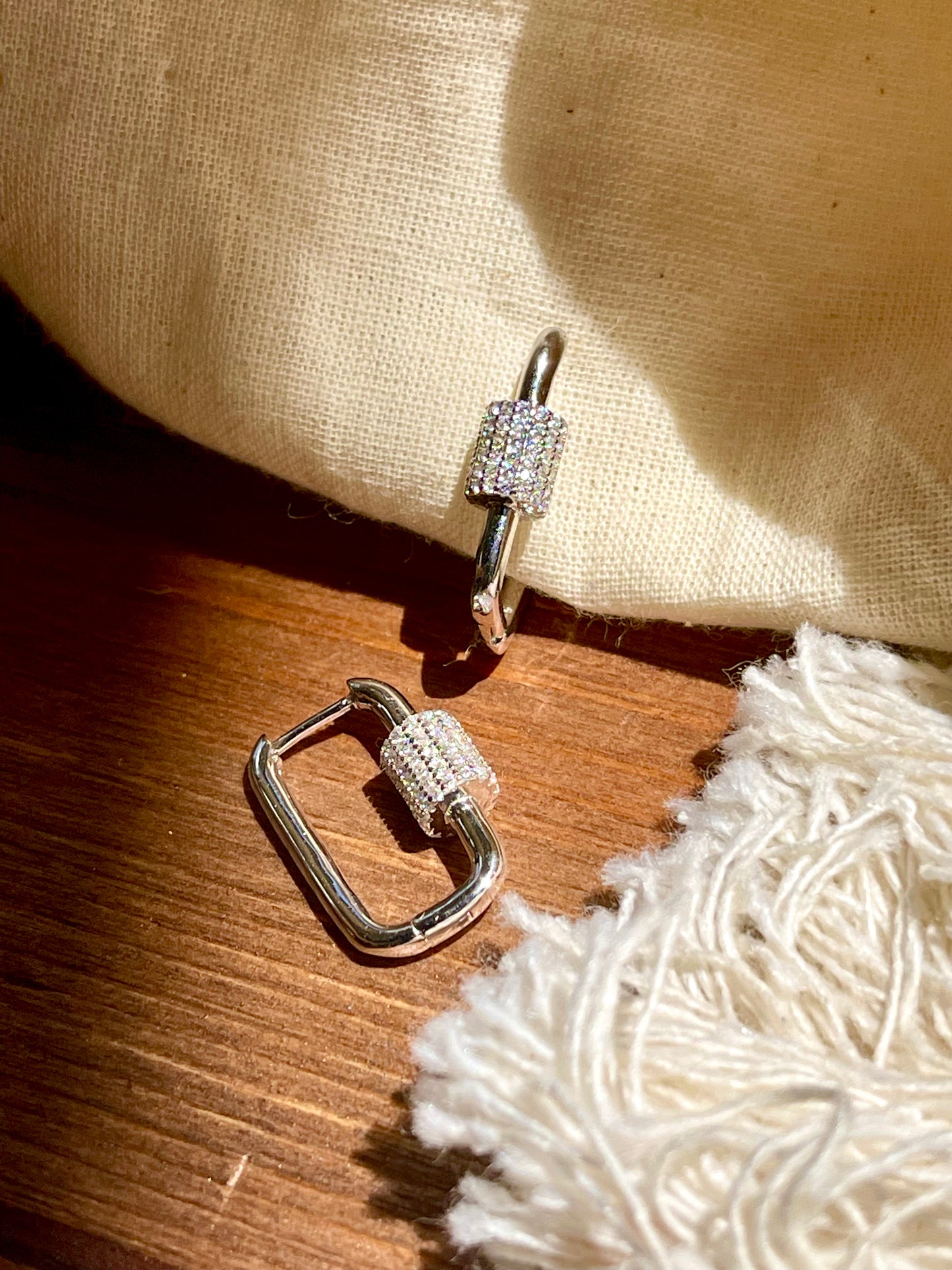 Arete Huggie Zircones Rectangular