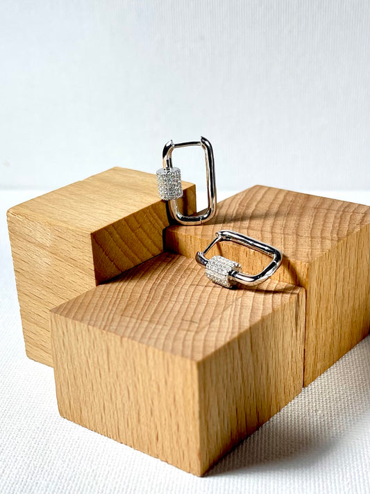 Arete Huggie Zircones Rectangular