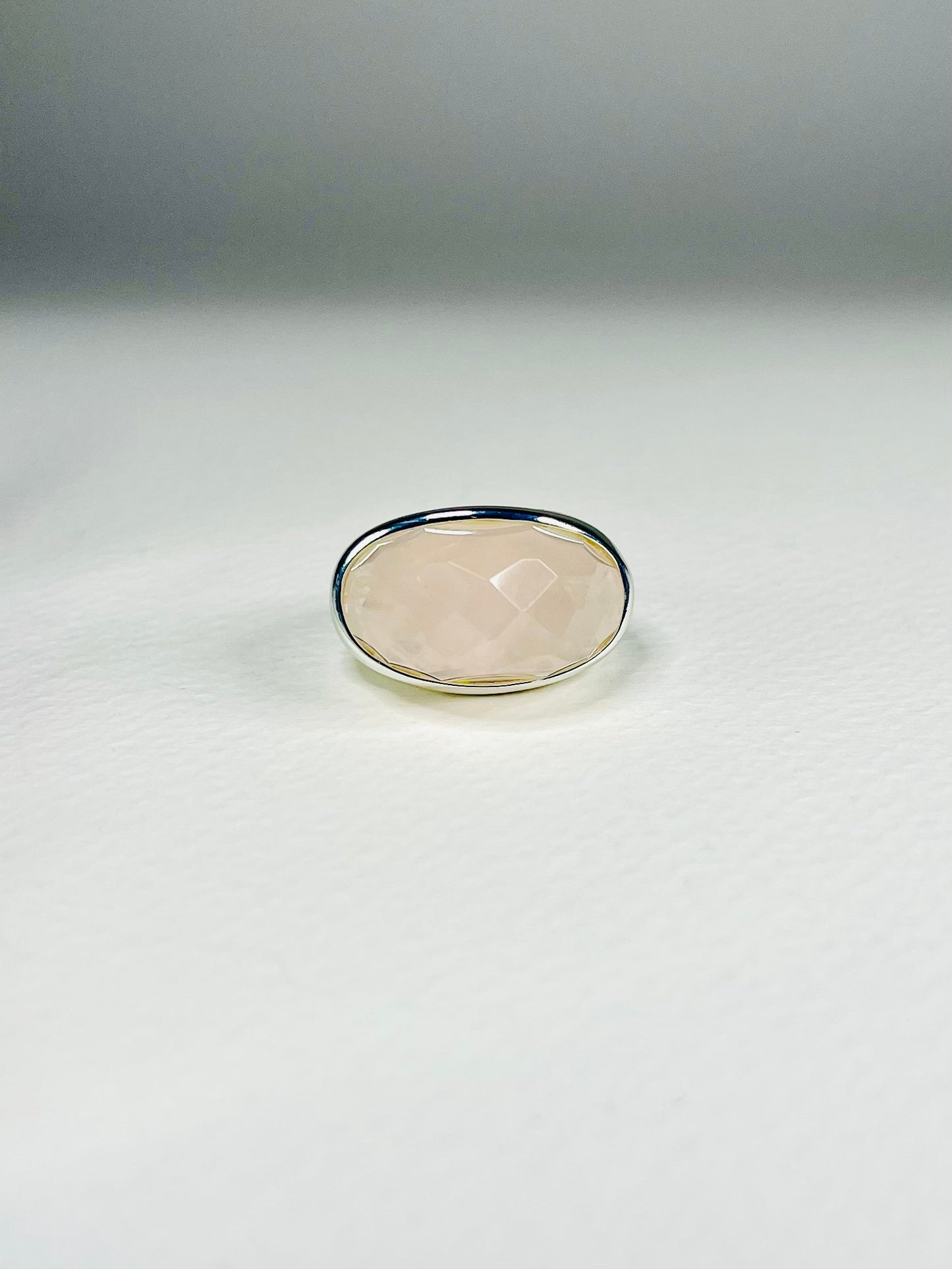 Anillo Cuarzo Rosado Ovalado
