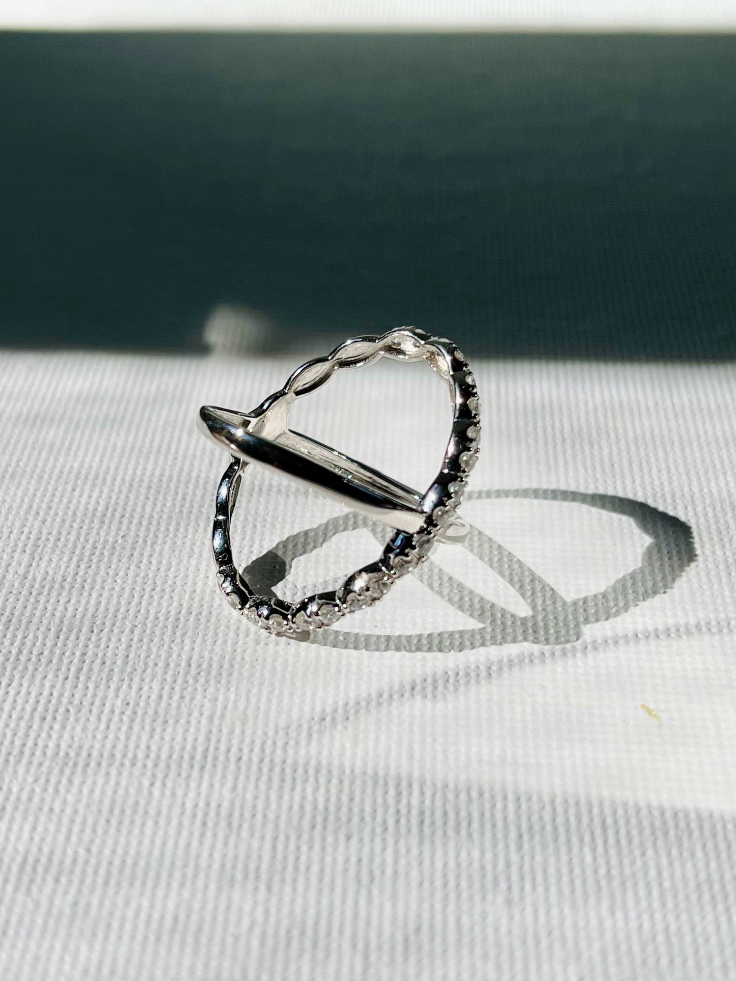 Anillo Zircones En X