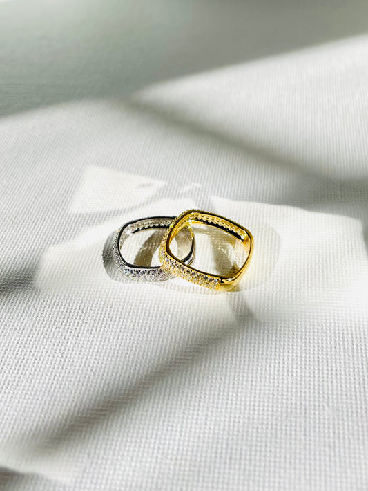 Anillo Zircones Banda Cuadrada
