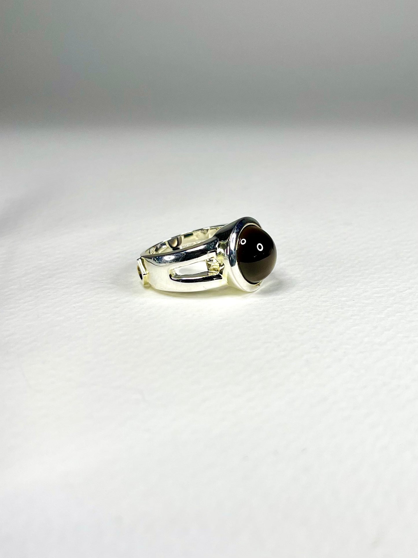 Anillo Cuarzo Ahumado Redondo