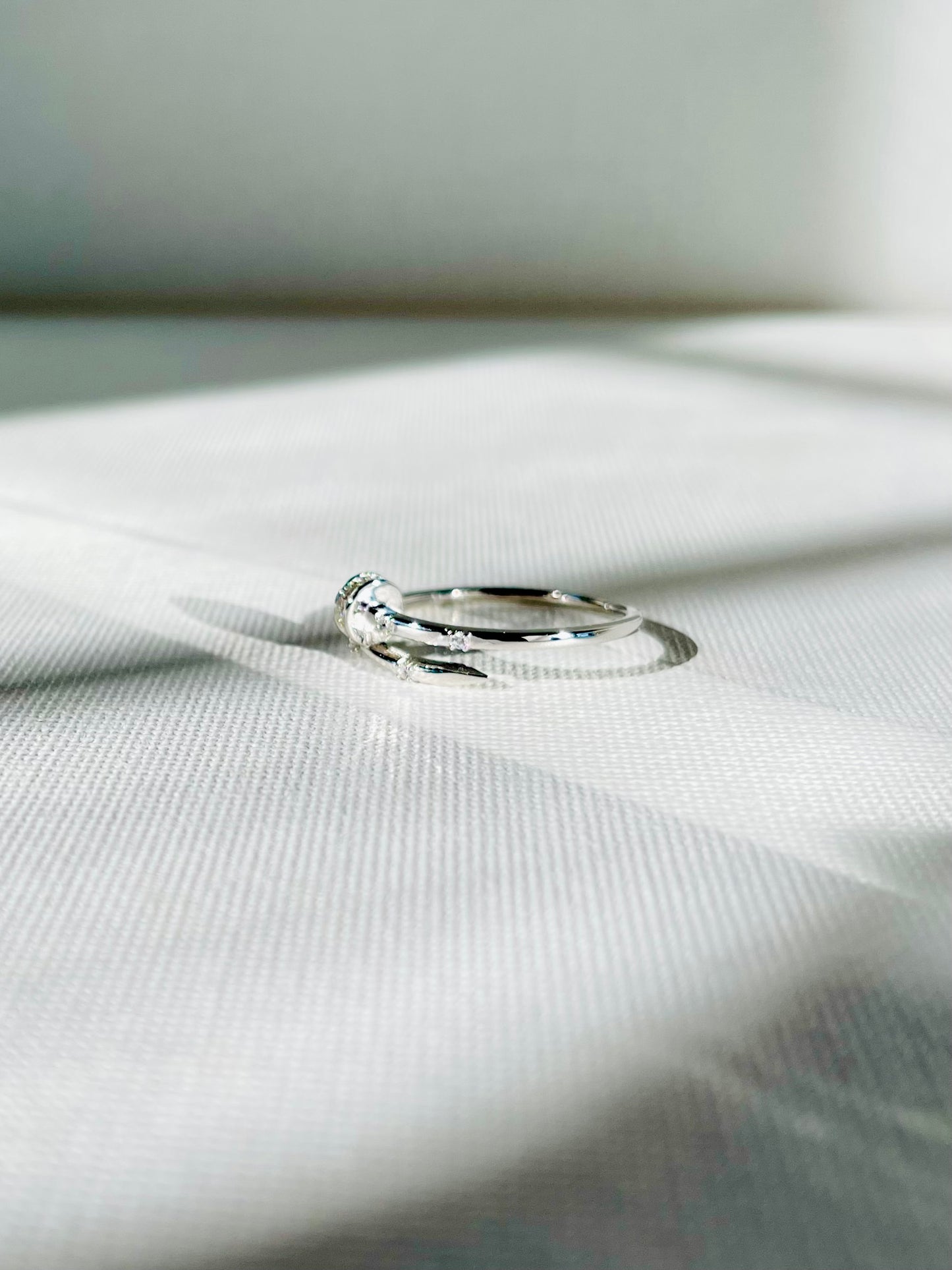 Anillo Zircones Clavo