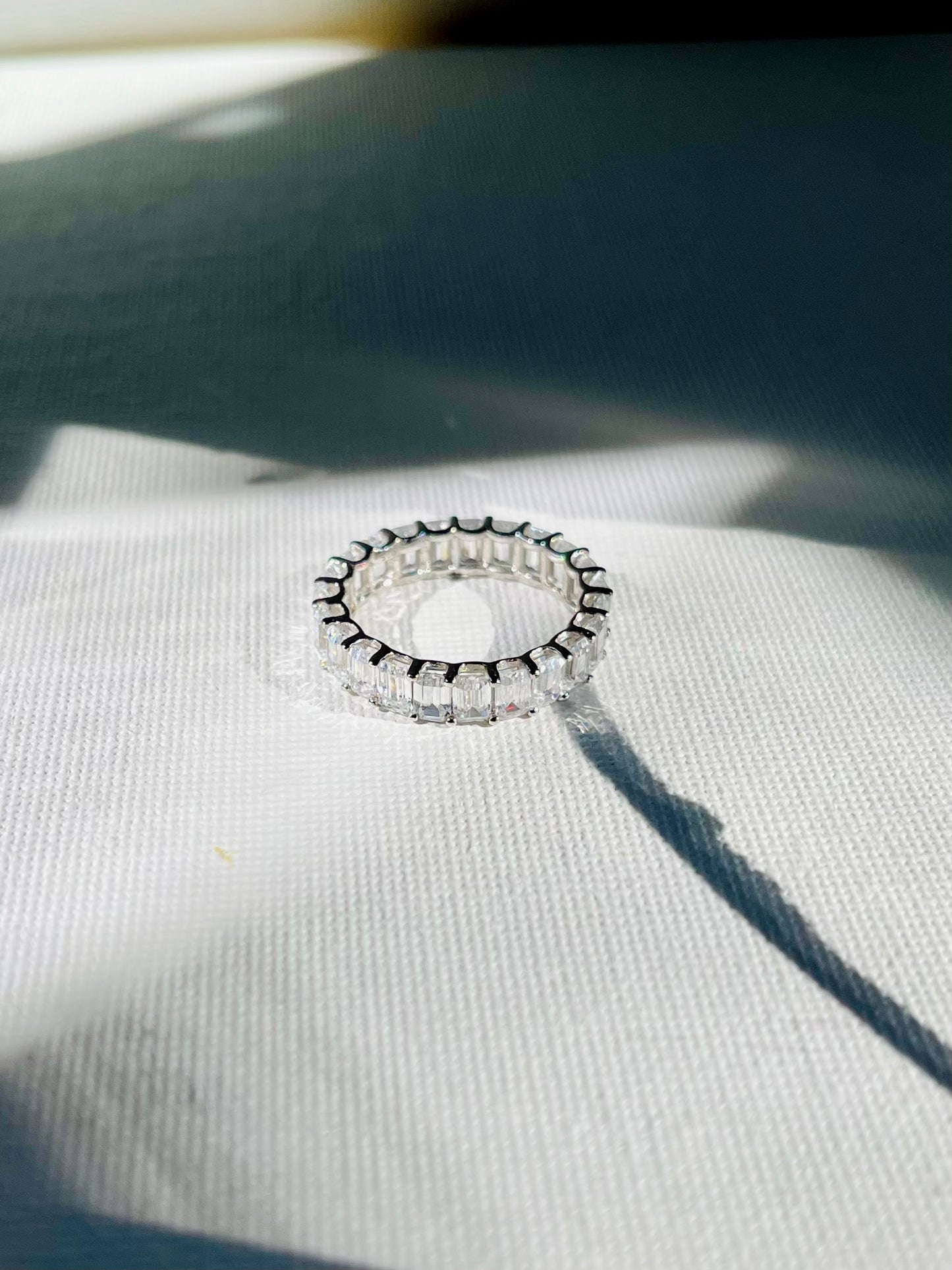 Anillo Banda Zircones Baguette